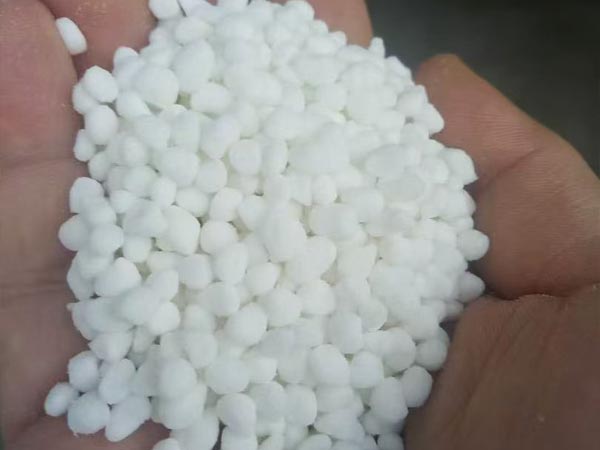 Jaký je rozdíl mezi hnojivy s řízeným uvolňováním a hnojivy s pomalým uvolňováním?